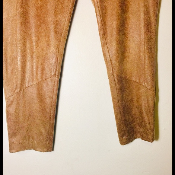 Nanette Lepore faux snakeskin camel hot pants - Picture 4 of 5